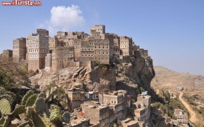 il_pittoresco_villaggio_di_al_hajjarah_sulle__haraz_mountains_nello_yemen