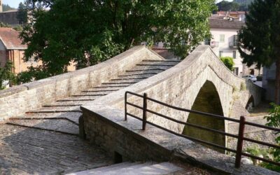 il_ponte_medievale_di_apecchio_borgo_delle_marche
