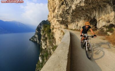 il_sentiero_della_ponale_che_collega_riva_del_garda_con_limone