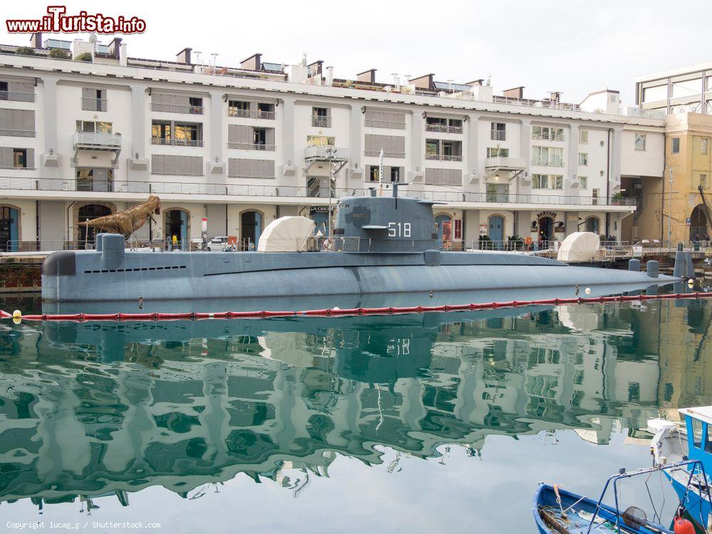 il_sommergibile_militare_nazario_sauro_alla_rada_del_museo_del_mare_galata_a_genova