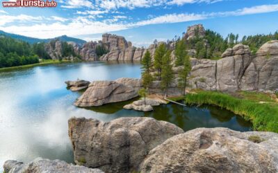 il_sylvan_lake_dentro_al_custer_state_park_nel_south_dakota