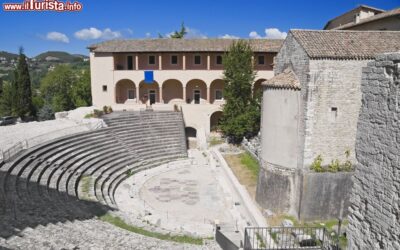 il_teatro_romano_di_spoleto_in_umbria