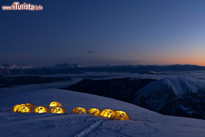 in_tenda_sulla_neve_merano_Damian_Pertoll