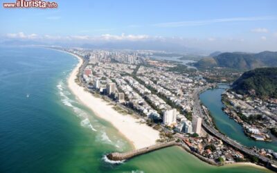 l_molo_di_quebra_mar_e_la_spiaggia_di_barra_da_tijuca_beach