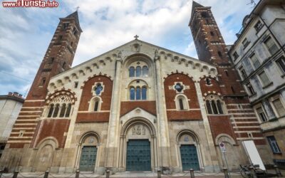 la_cattedrale_medievale_di_casale_monferrato_in_piemonte