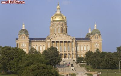 la_cupola_dorata_del_campidoglio_a_des_moines_iowa