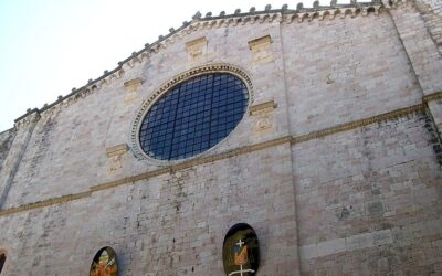 la_facciata_della_cattedrale_di_gubbio_in_umbria-1