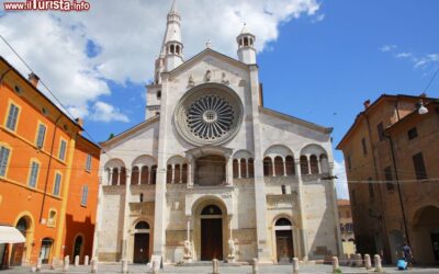 la_facciata_della_cattedrale_di_modena