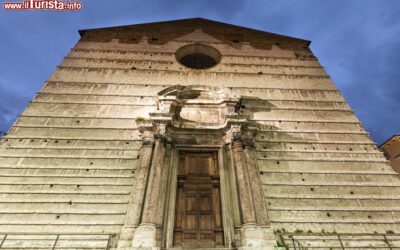 la_facciata_della_cattedrale_di_san_lorenzo_a_perugia