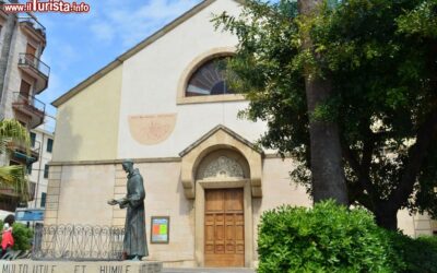 la_facciata_della_chiesa_di_santa_maria_immacolata_ad_alassio_liguria