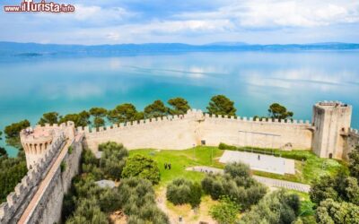 Vista panoramica dalla Fortezza di Castiglione sul Lago in Umbria