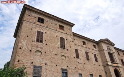 la_fortezza_meli_lupi_a_soragna_in_emilia-romagna