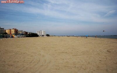 la_grande_spiaggia_di_punta_marina_nel_ravennate_riviera_romagnola