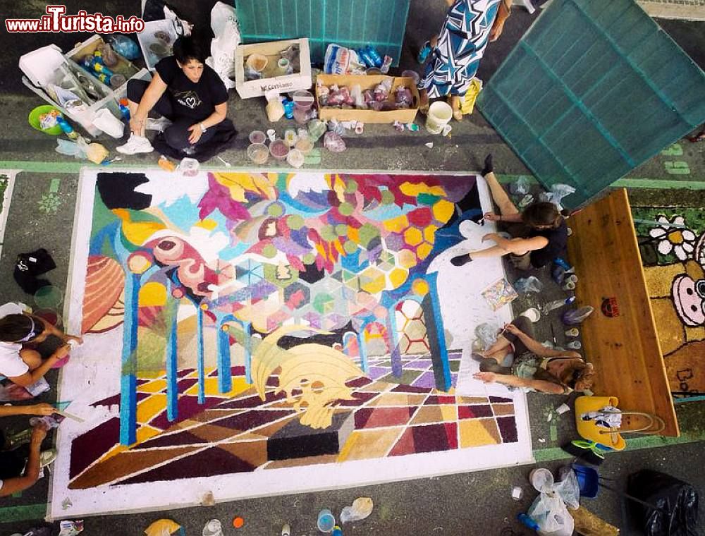 la_infiorata_di_poggio_moiano_nel_lazio_provincia_di_rieti