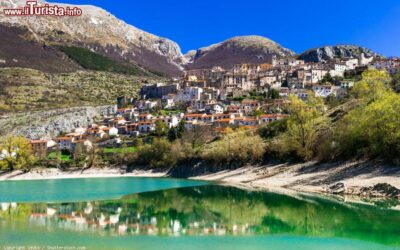 Il lago di Barrea è il cuore del Parco nazionale degli Abruzzi