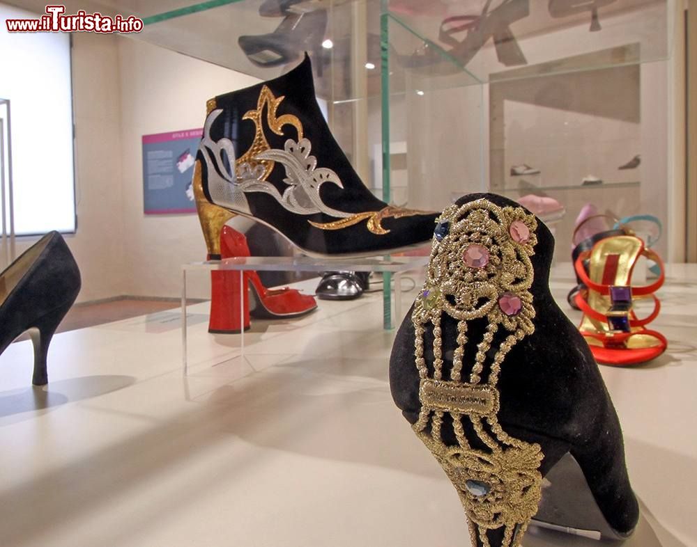 la_magnifica_collezione_di_scarpe_al_museo_della_calzatura_di_vigevano