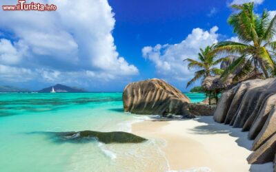la_spiaggia_di_anse_source_dargent_a_la_digue_isole_seychelles-2