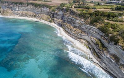 la_spiaggia_di_ricadi_il_mare_cristallino_del_tirreno_in_calabria