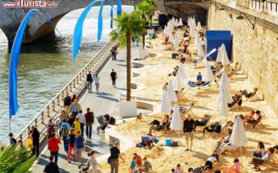 la_spiaggia_urbana_di_parigi_lungo_le_rive_della_senna