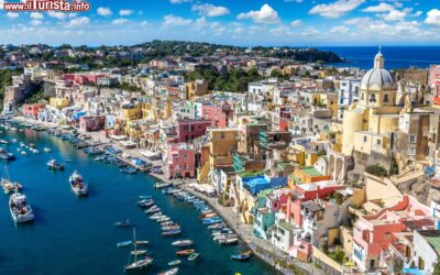 la_splendida_isola_di_procida_campania_in_una_giornata_di_sole