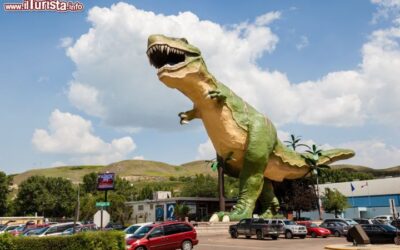la_statua_di_dinoasuro_piu_grande_del_mondo_a_drumheller