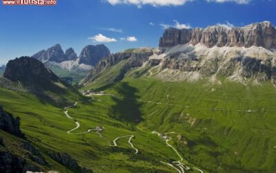 la_strada_del_passo_pordoi_versante_di_arabba_dolomiti