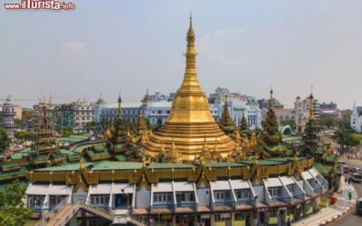 la_sule_pagoda_di_yangon_la_capitale_della_birmania