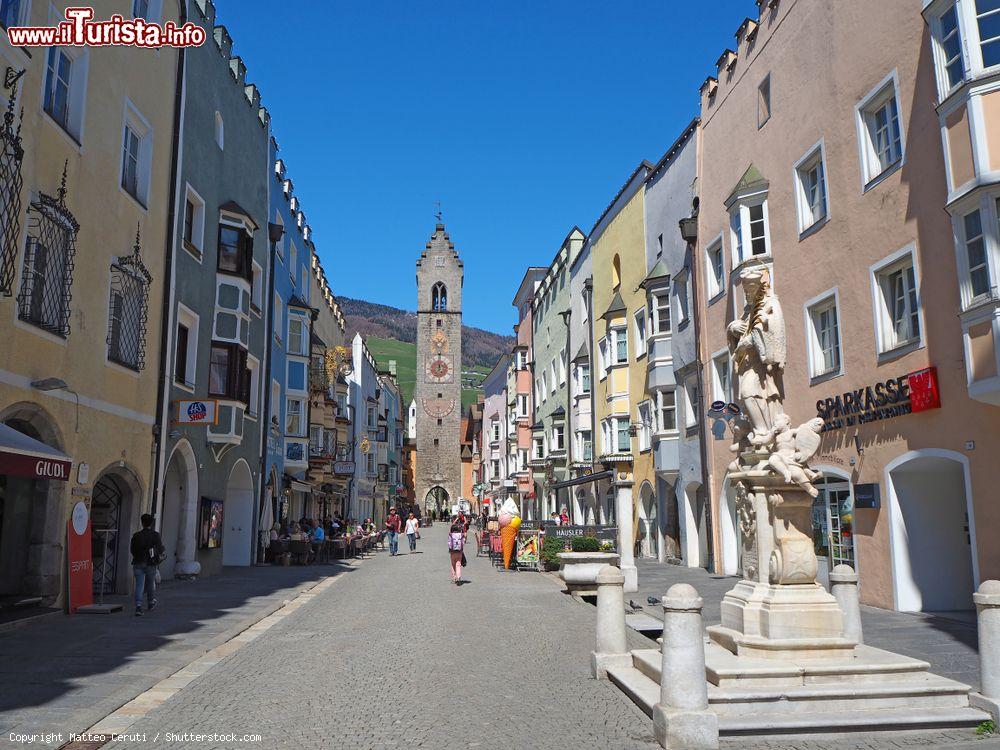 la_via_centrale_di_vipiteno_cittadina_della_valle_isarco_in_alto_adige