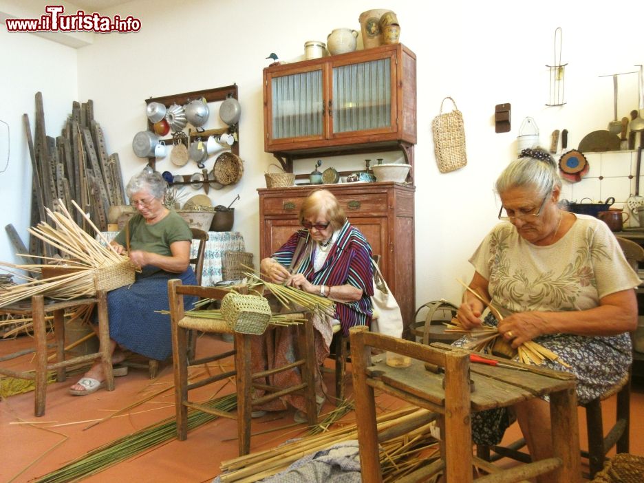 laboratorio_dintreccio_delle_erbe_palustri_a_villanova_di_bagnacavallo