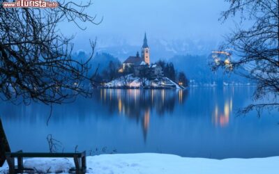 lago_di_bled_in_slovenia_durante_il_periodo_di_natale