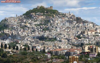 le_case_del_borgo_storico_di_agira_in_sicilia_provincia_di_enna