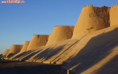 le_imponenti_mura_merlate_di_khiva_la_cittadella_unesco_in_uzbekistan
