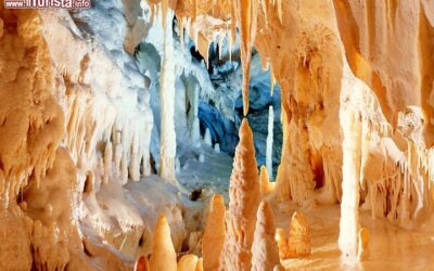 le_purissime_concrezioni_delle_grotte_di_frasassi
