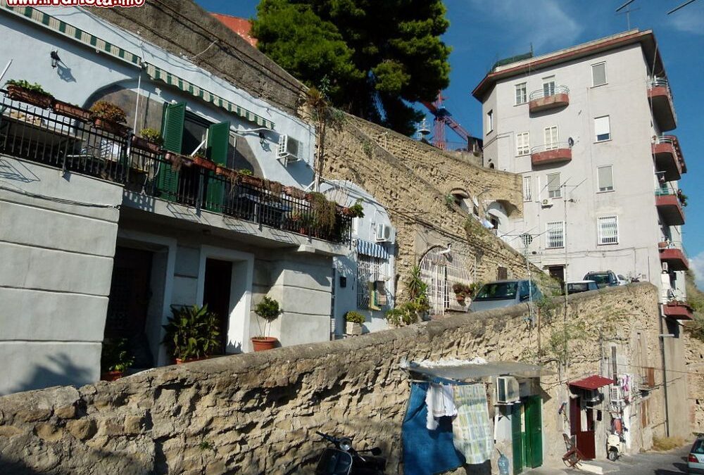 Rampe di Pizzofalcone, la storica via nel centro di Napoli