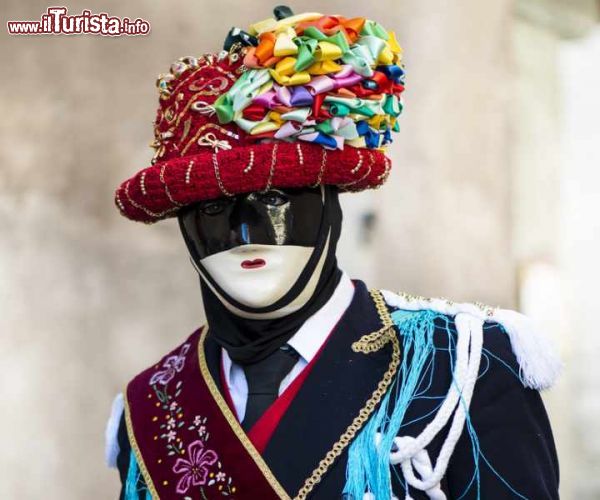 maschera_di_carnevale_a_bagolino_lombardia