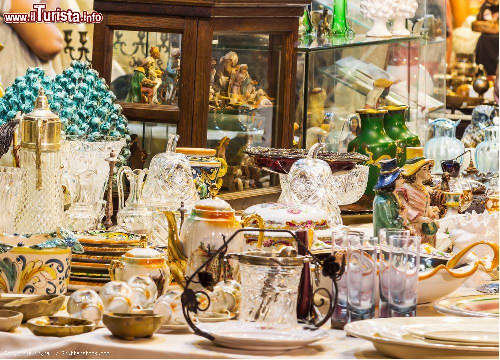 mercatino_delle_pulci_a_dolcedo_in_liguria_usato_e_antiquariato