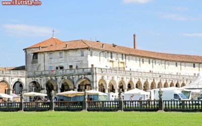 mercatino_di_piazzola_sul_brenta_vicino_a_villa_contarini_veneto-1