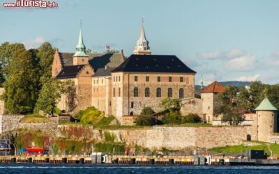 mura_e_fortezza_di_akershus_a_oslo_norvegia