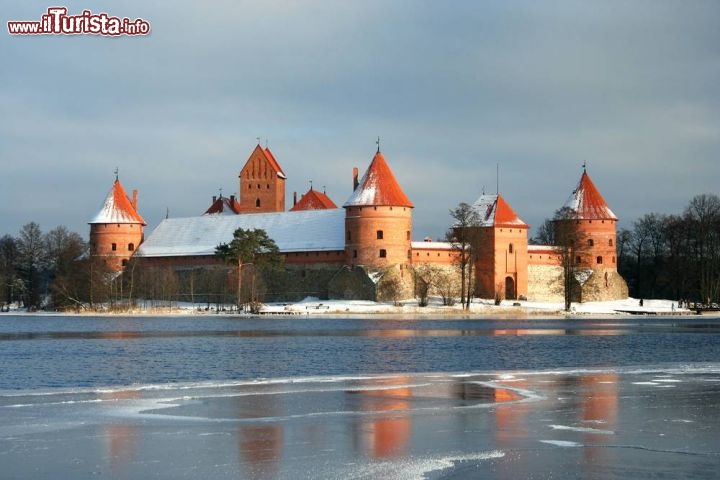 neve_castello_trakai_lituania