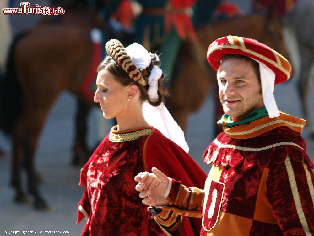 offagna_marche_figuranti_alle_feste_medievali_del_borgo