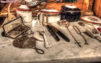 oggetti_di_ogni_tipo_al_mercatino_del_riuso_dei_frati_cappuccini_di_imola