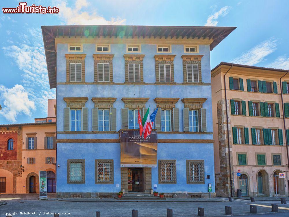 palazzo_giuli_rosselmini_gualandi_meglio_conosciuto_come_palazzo_blu_ospita_mostre_e_rassegne_d_arte_in_centro_a_pisa