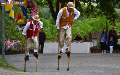 palio_dei_trampoli_a_schieti_nelle_marche