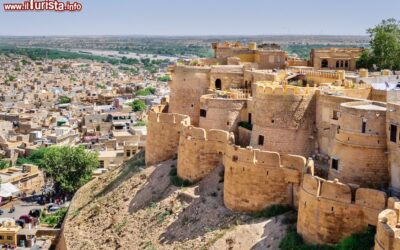 panorama_della_citta_di_jaisalmer_dallantica_fortezza_rajasthan_india