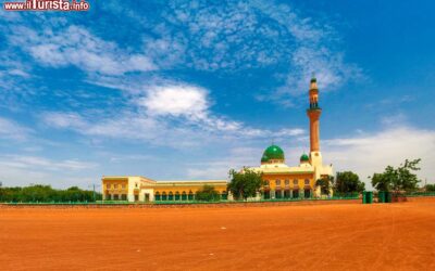 panorama_della_grande_moschea_di_niamey_capitale_del_niger