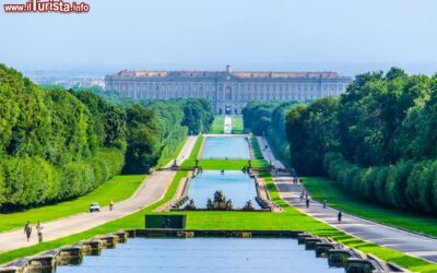 panorama_della_reggia_di_caserta_il_palazzo_reale_pi