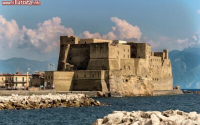 panorama_di_castel_dell_ovo_uno_dei_simboli_di_napoli