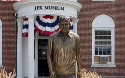 particolare_della_statua_di_john_kennedy_al_jfk_museum_di_hyannis_cape_cod-1