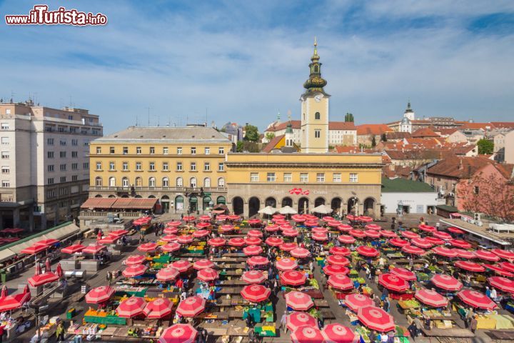 Dolac, il mercato ortofrutticolo in centro a Zagabria