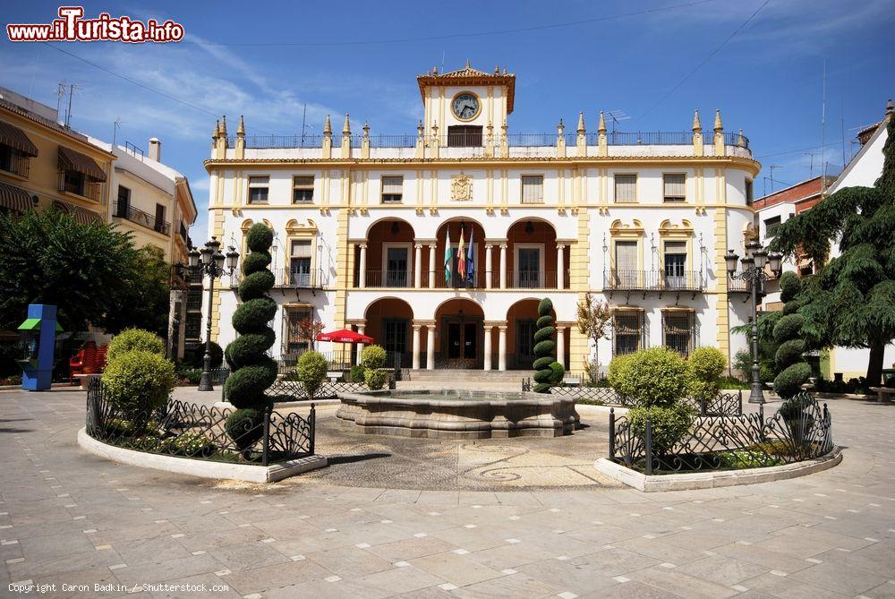 piazza_della_costituzione_con_il_municipio_di_priego_de_cordoba_andalusia